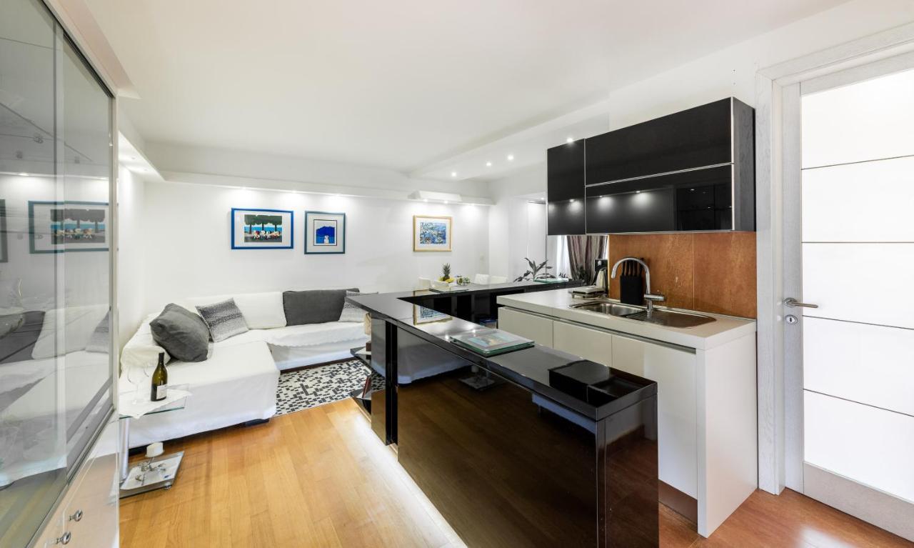 Luxury Apartment Set Split Luaran gambar