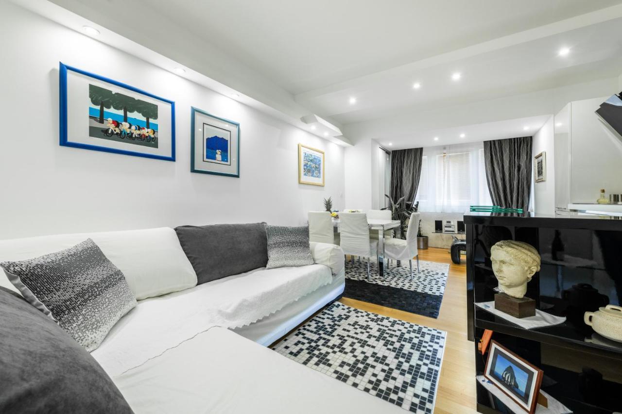 Luxury Apartment Set Split Luaran gambar