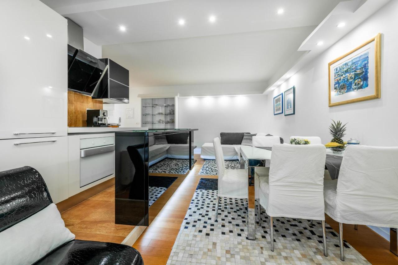 Luxury Apartment Set Split Luaran gambar