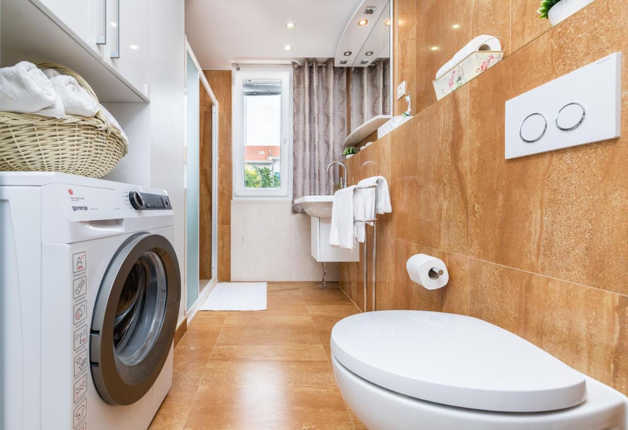 Luxury Apartment Set Split Luaran gambar